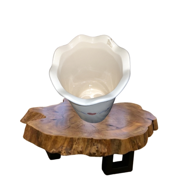 👣4/$20.  Tailored Lila's Vase with Green Leaves and Red Heart - Picture 3 of 5